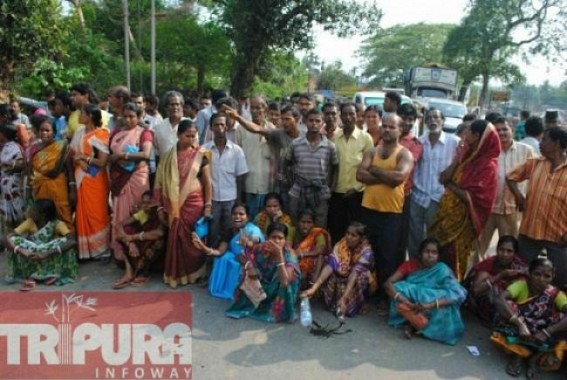 REGA agitation repeats  at Hezamara, BDO and panchayat staffs locked inside office 